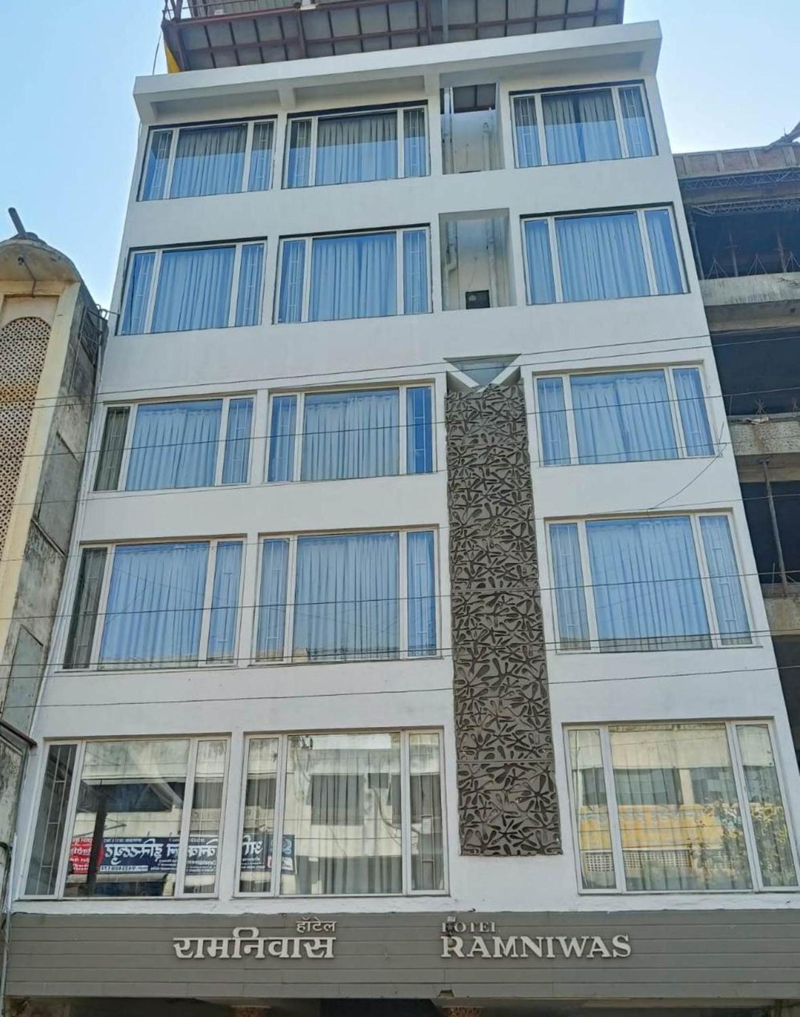 Hotel Ramniwas Jālgaon Екстериор снимка