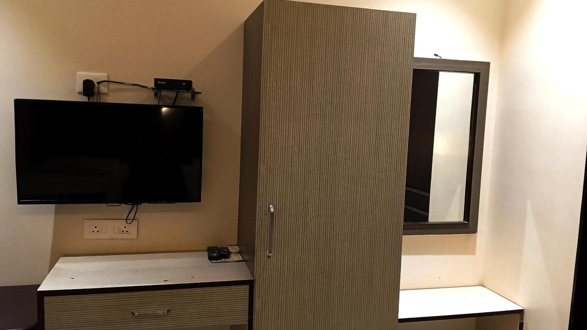 Hotel Ramniwas Jālgaon Екстериор снимка