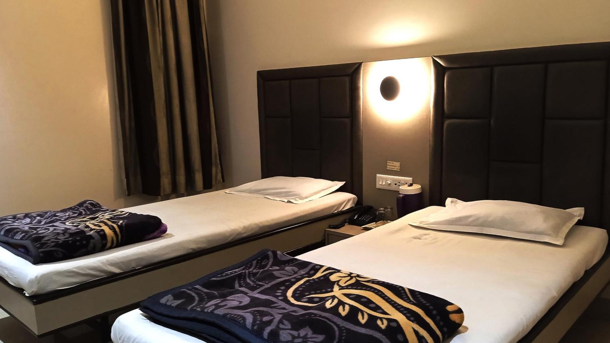 Hotel Ramniwas Jālgaon Екстериор снимка